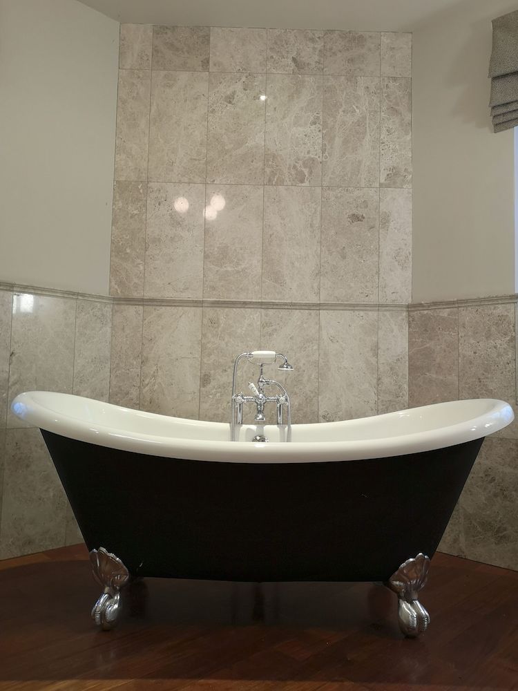 Cleatham Hall King Room (Trent) 3