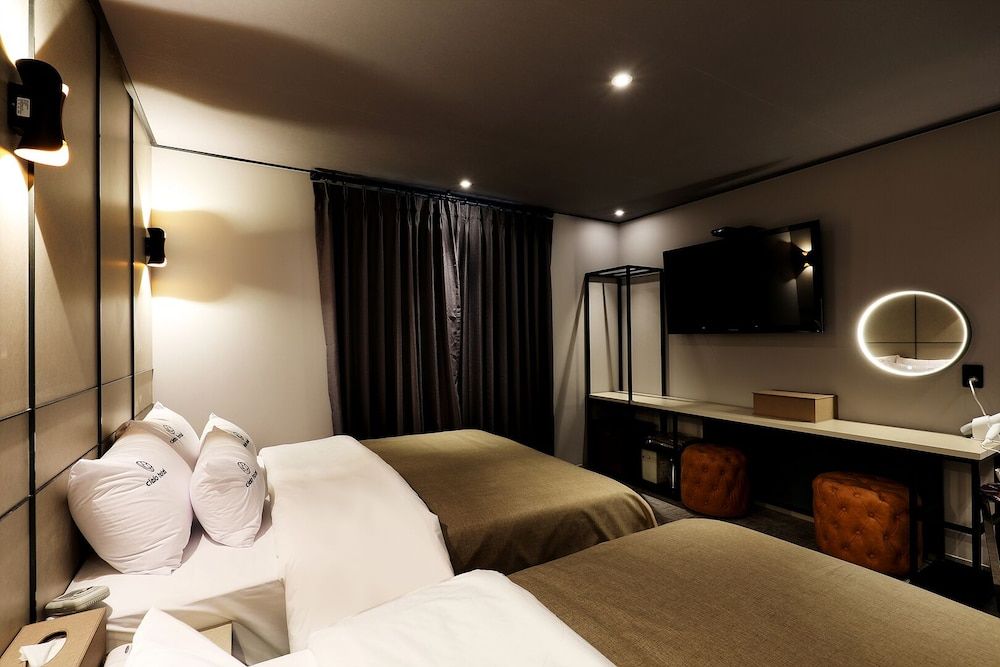 Cielo Hotel Twin Room 6