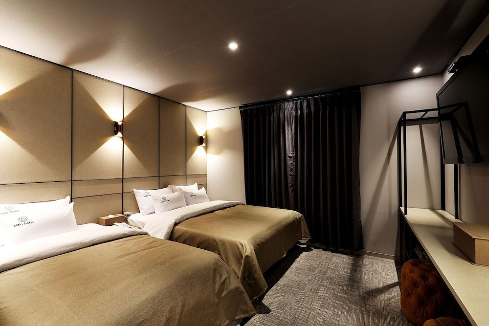 Cielo Hotel Twin Room 2