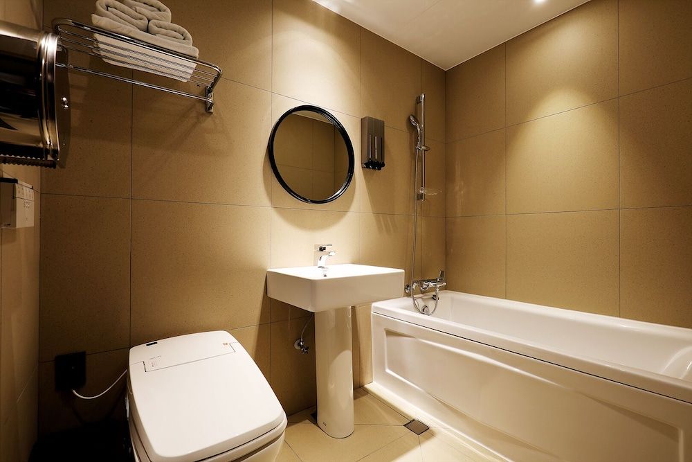 Cielo Hotel Twin Room 8