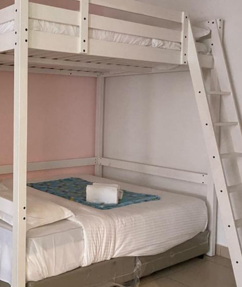 One-Bedroom Deluxe Apartment with Queen Bunk Bed & Balcony