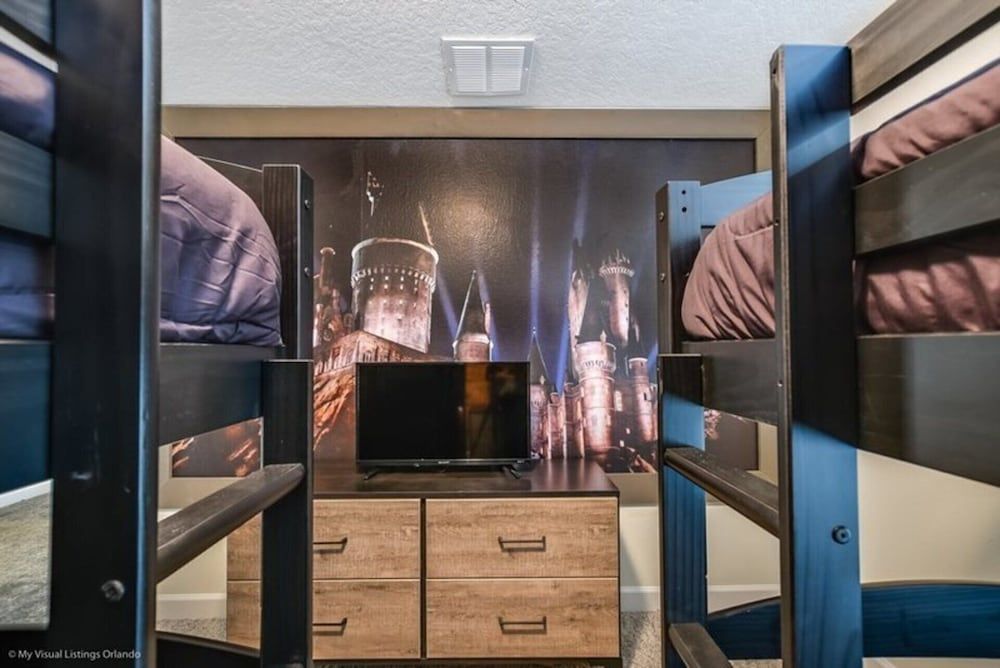 undefined Extremely Private 6-bed House in Four Corners 2