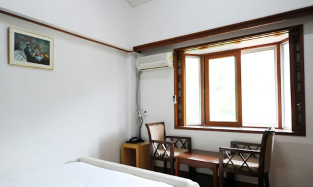 Gurye Little Prince Pension Double Room, 1 King Bed 3