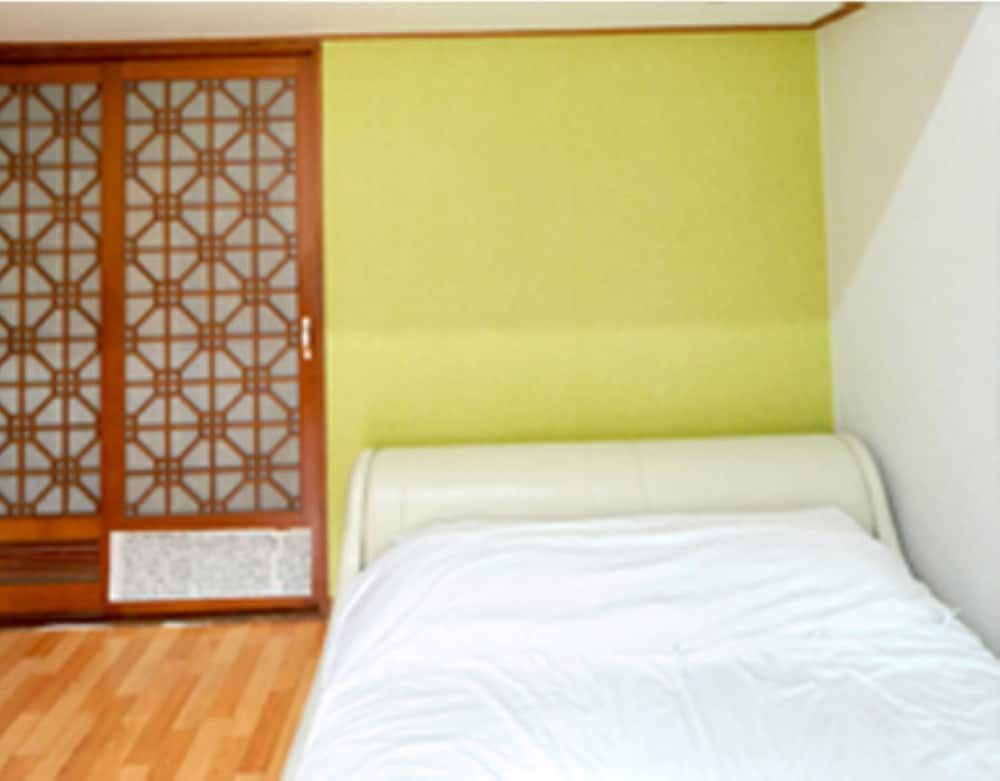 Gurye Little Prince Pension Double Room, 1 King Bed 2
