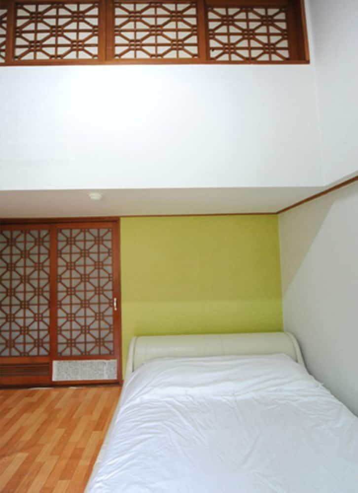 Gurye Little Prince Pension Double Room, 1 King Bed 5