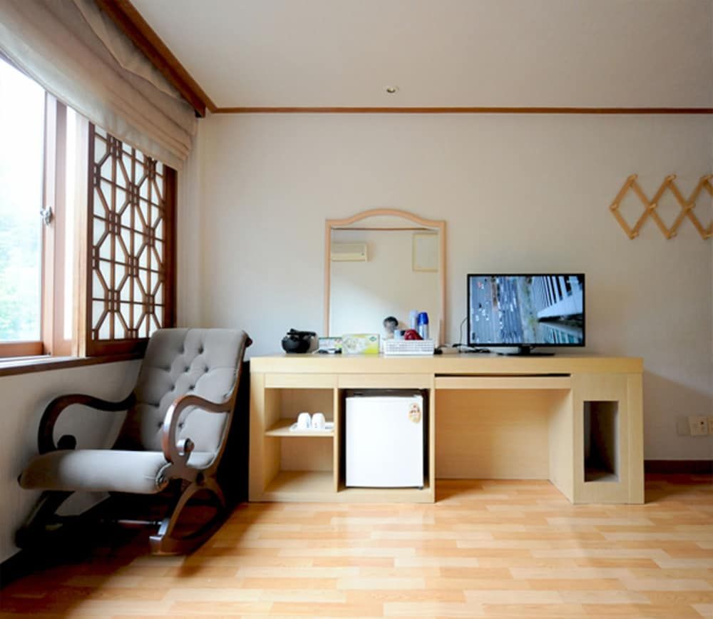 Gurye Little Prince Pension Traditional Room 4