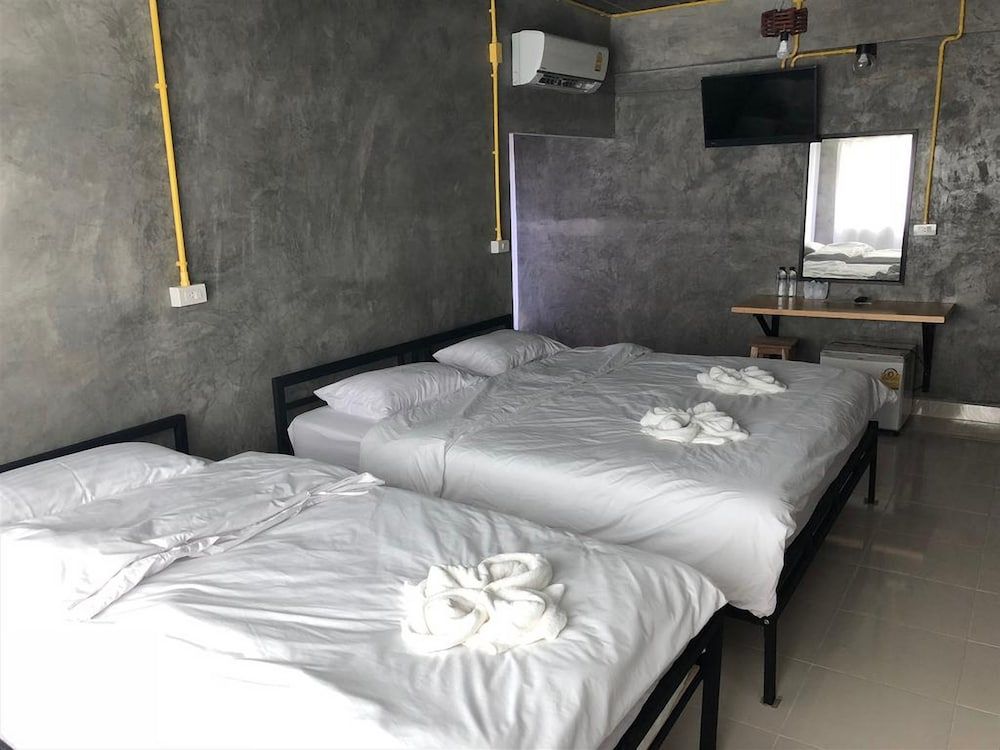 The Sky Loft Hotel Standard Triple Room 2