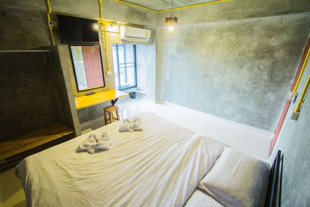 The Sky Loft Hotel Standard Double Room 8