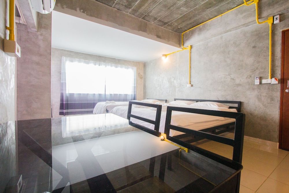 The Sky Loft Hotel Standard Triple Room 5