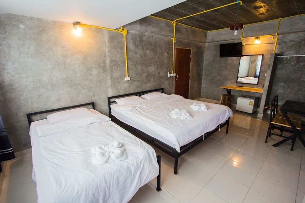 The Sky Loft Hotel Standard Triple Room 4