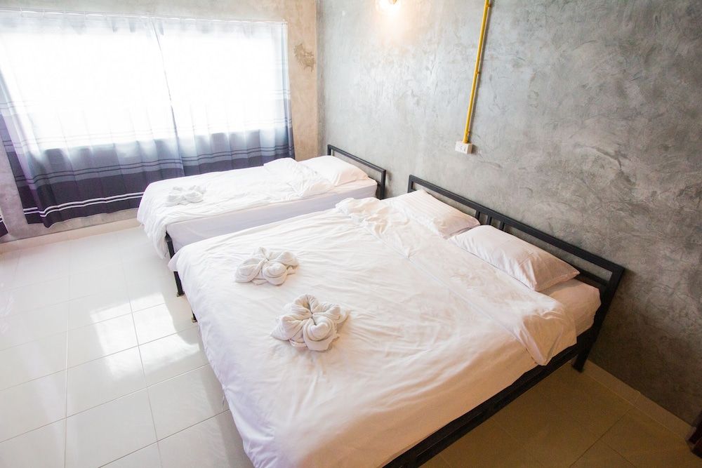 The Sky Loft Hotel Standard Triple Room 3