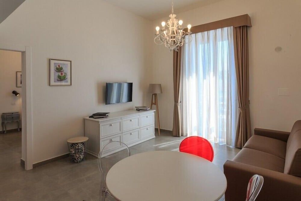 Liberty Palace Suite 8