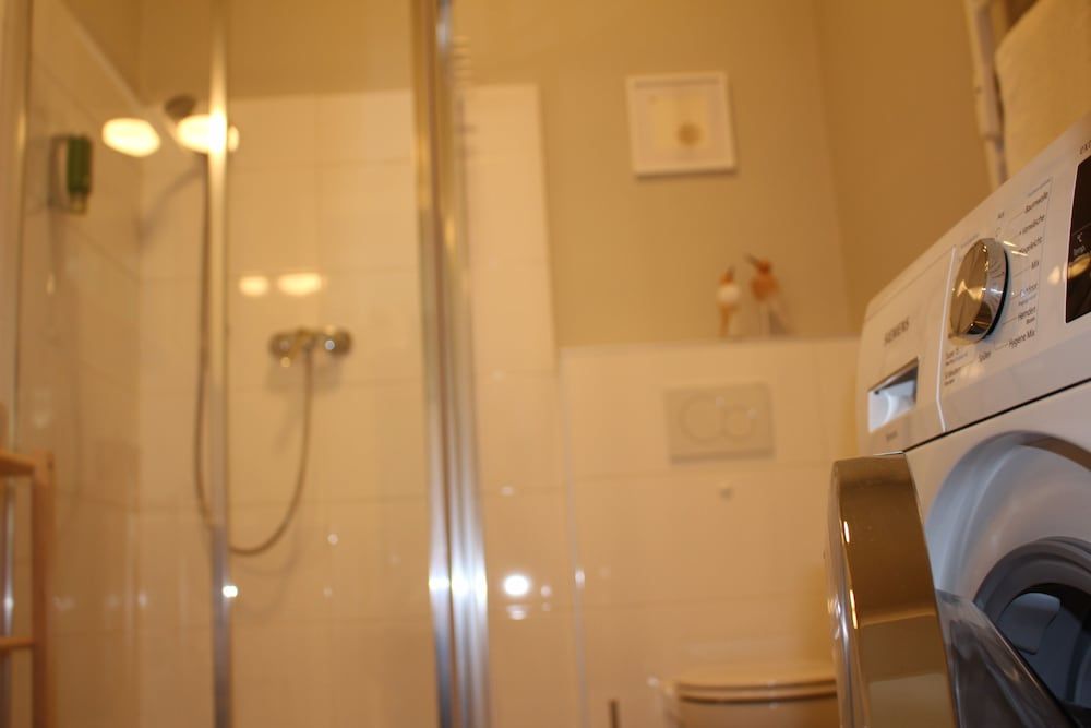 GrazRentals white flat royal and comfy incl. free parking 7