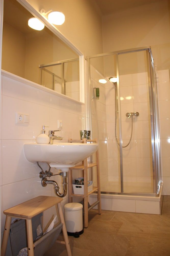 GrazRentals white flat royal and comfy incl. free parking 6