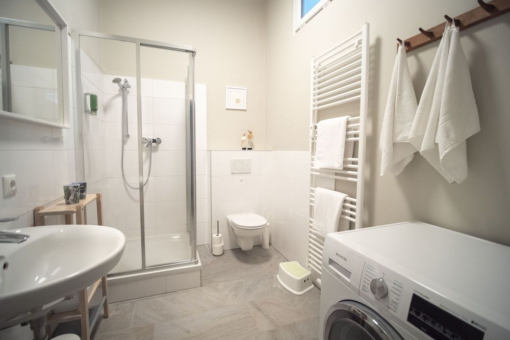 GrazRentals white flat royal and comfy incl. free parking 5