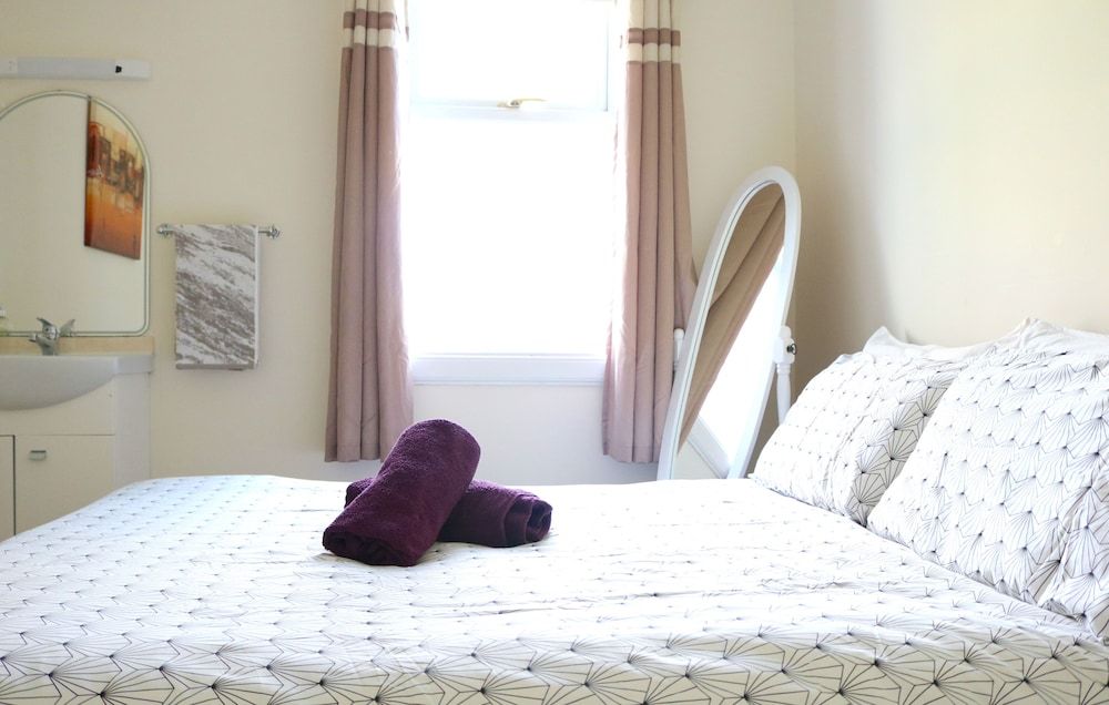 Spacious Serene Retreat in Highlands House, 3 Bedrooms 8