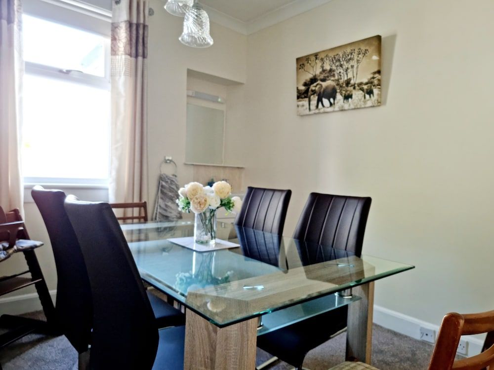 Spacious Serene Retreat in Highlands House, 3 Bedrooms 9