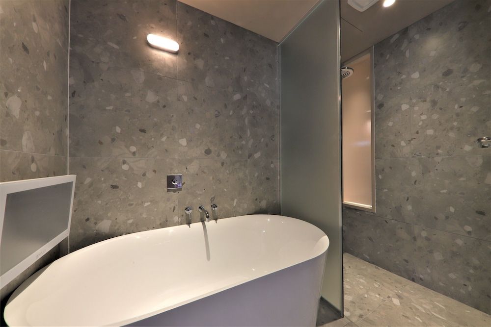 MU:TE Hotel Deluxe Room, Non Smoking, Bathtub 3
