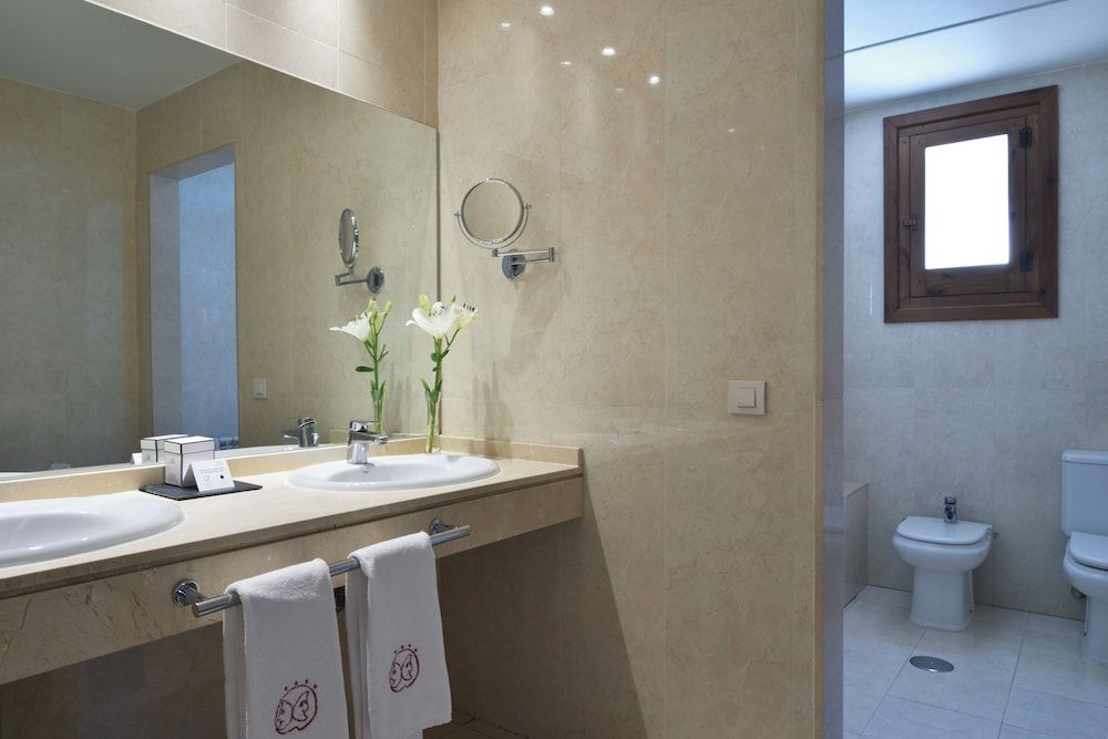 Hotel Puerta de la Luna Family Studio Suite, 1 King Bed with Sofa bed, Terrace, Courtyard View 3