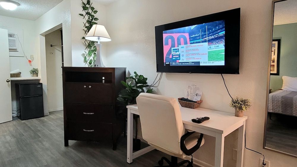 Sunny Palms Inn Comfort Double Room 4