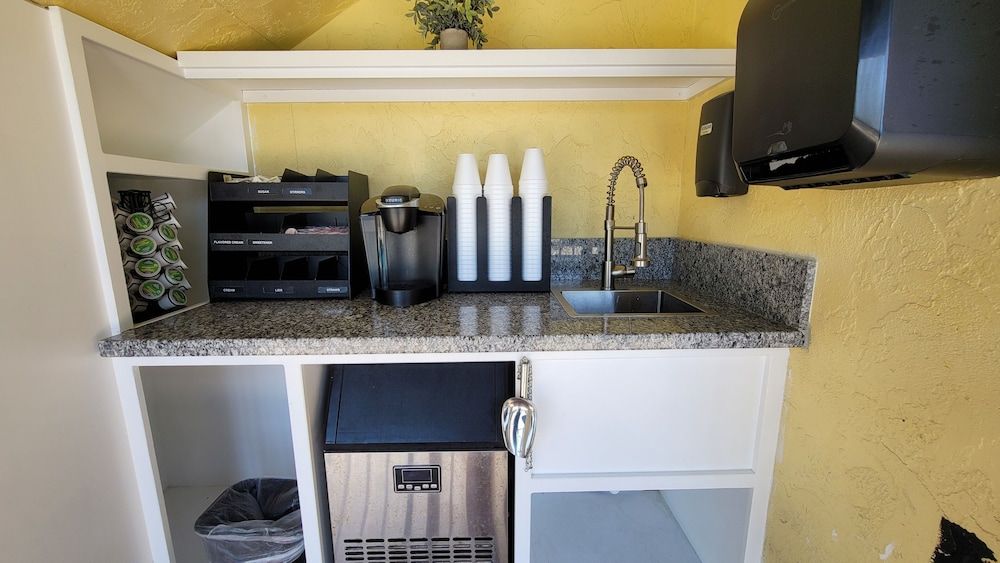 Sunny Palms Inn Superior Studio Suite, 1 King Bed with Sofa bed 2