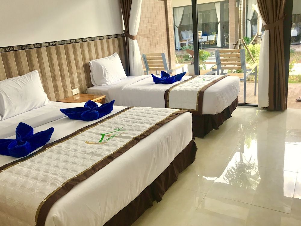 Canary Bungalow Standard Triple Room, Garden View 17