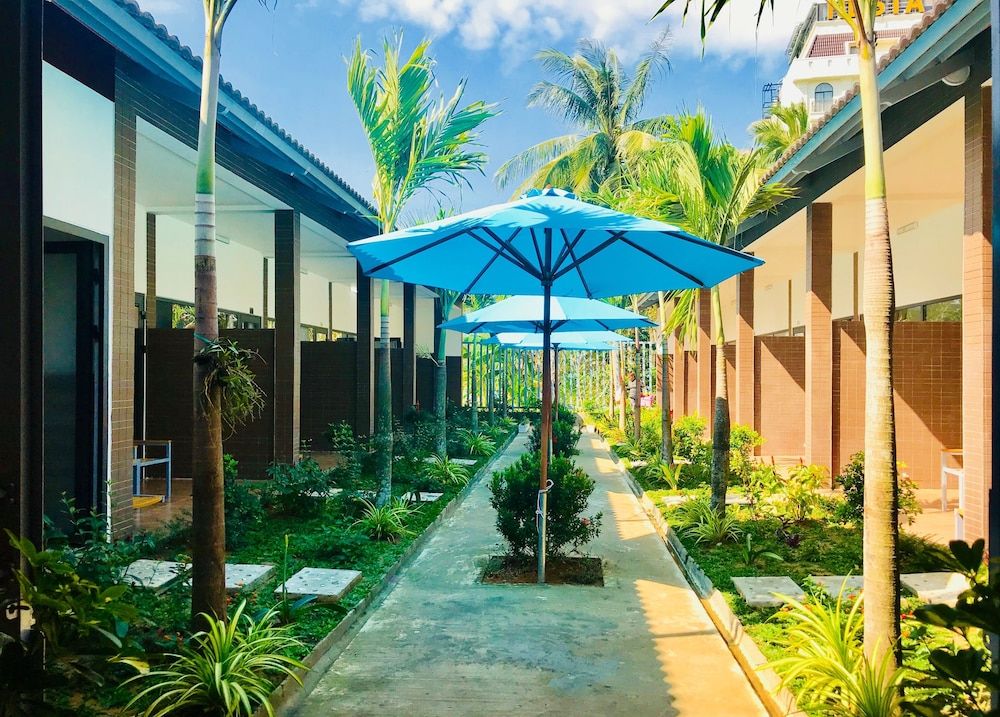 undefined Canary Bungalow 6