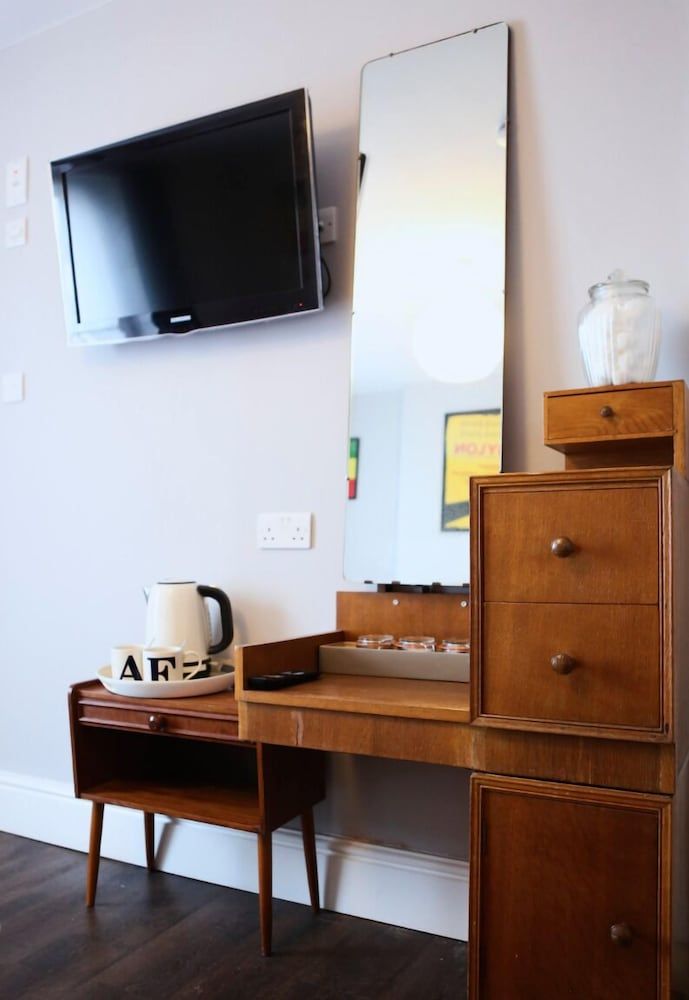 The Dark Horse Pub Comfort Room, 1 King Bed, Non Smoking 5