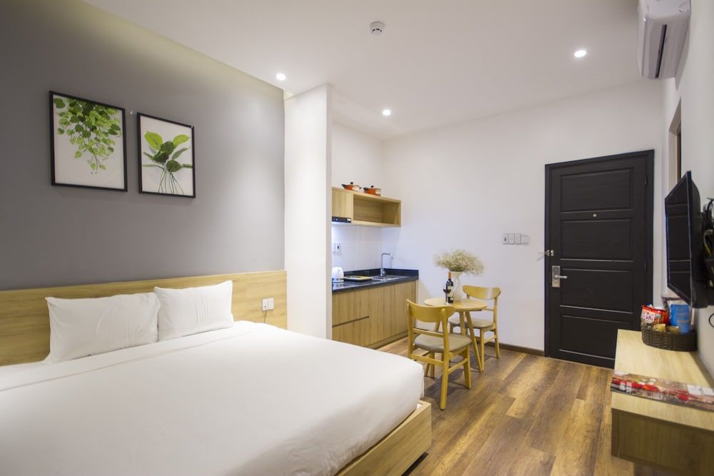 Standard Studio, 1 King Bed, Non Smoking, City View