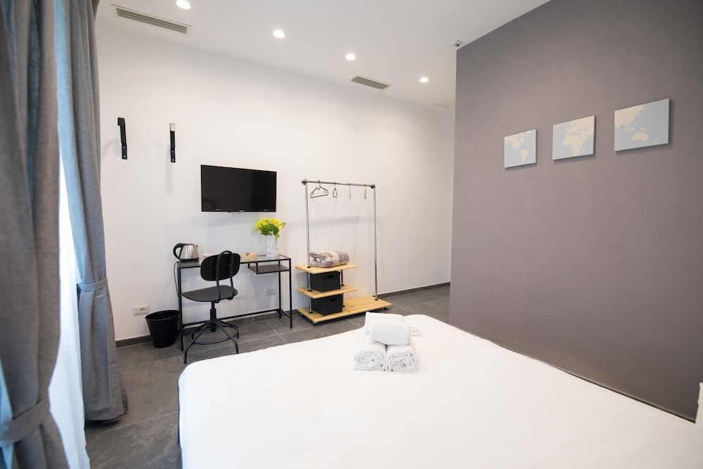 Quattro Briganti City Double Room, 1 Queen Bed 13