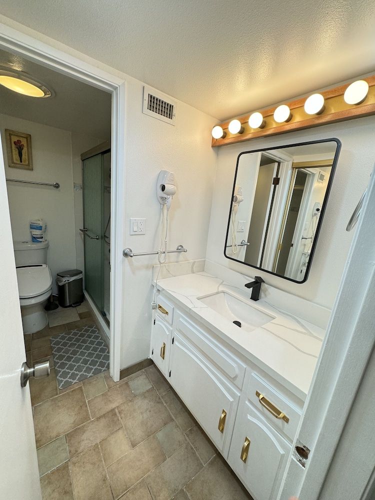 Beautiful House Fantastic View Azusa California Premium Single Room, 1 King Bed, Non Smoking, Garden View 8