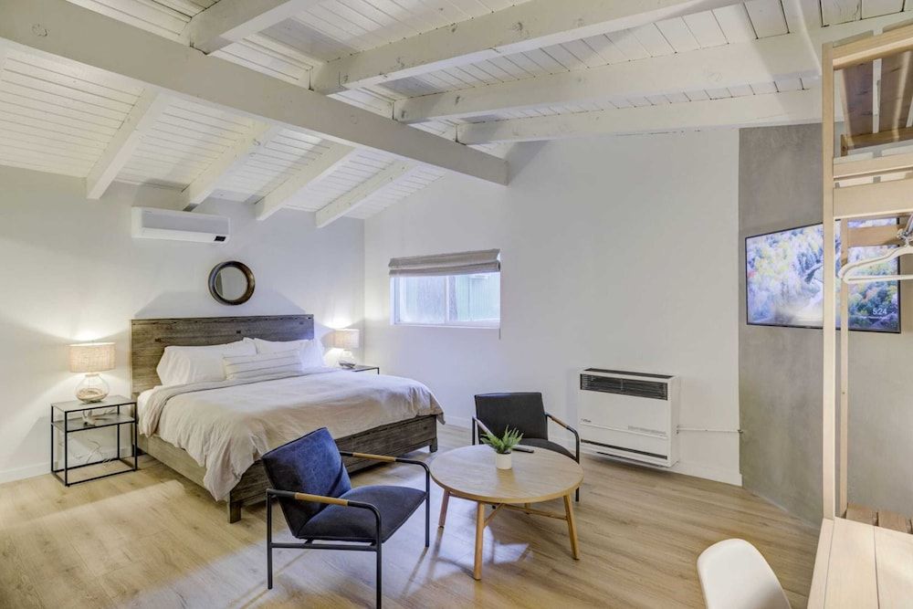 Luxury Studio, 1 King Bed (Unit 6)