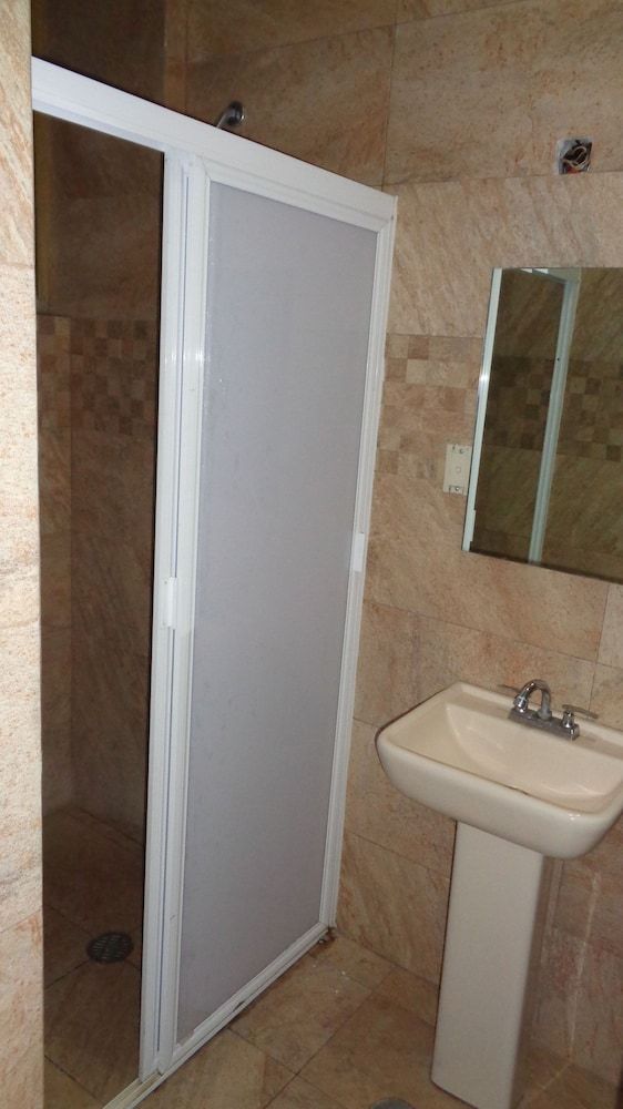 Hotel Aquario CDMX - Central del Norte Basic Room, 1 Queen Bed 8