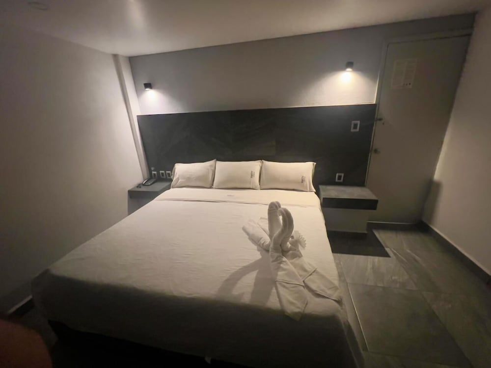 undefined Hotel Aquario CDMX - Central del Norte 9