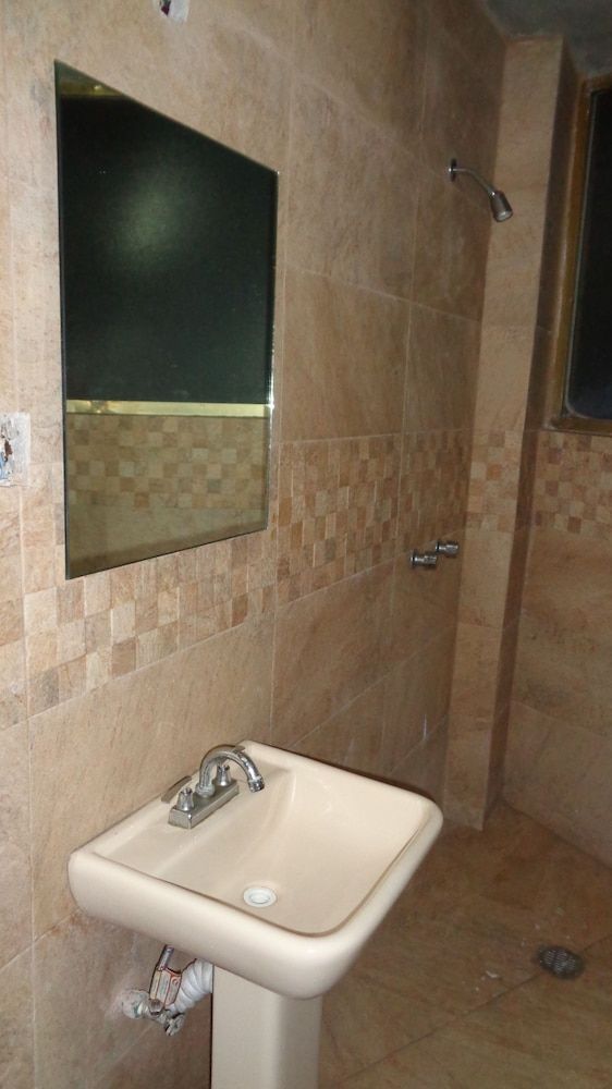 Hotel Aquario CDMX - Central del Norte Basic Room, 1 Queen Bed 9