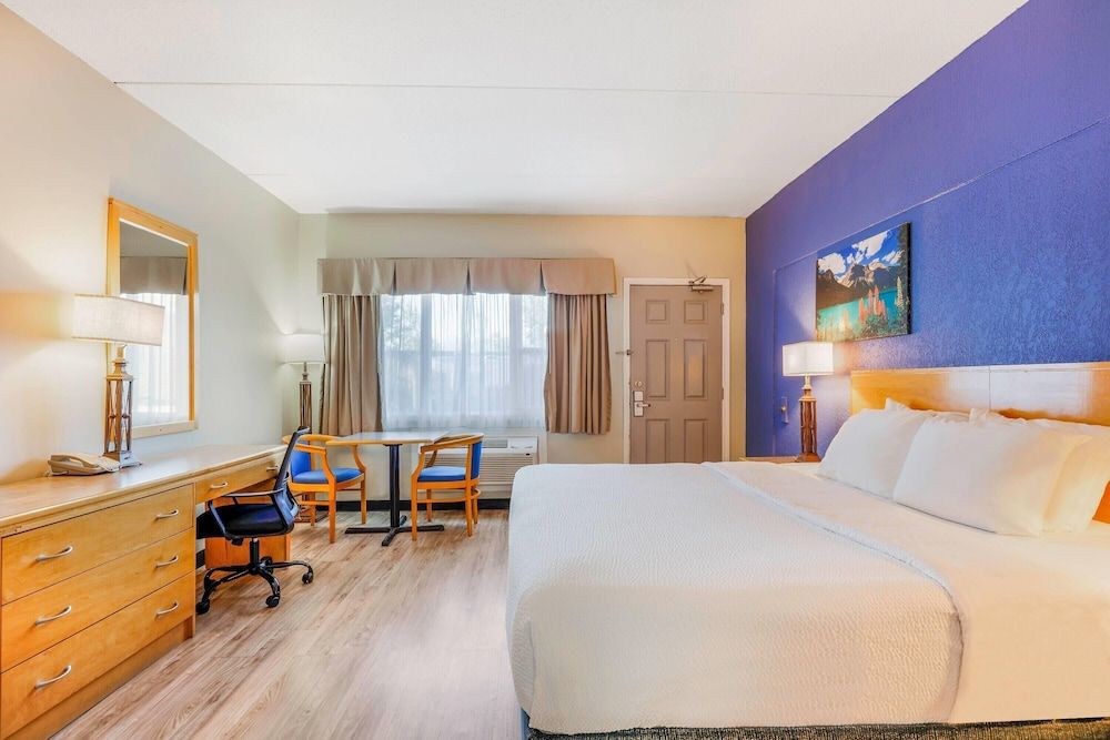 Standard Room, 1 King Bed, Non Smoking