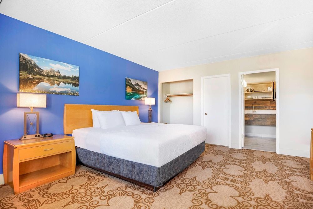 undefined Days Inn by Wyndham Golden 5