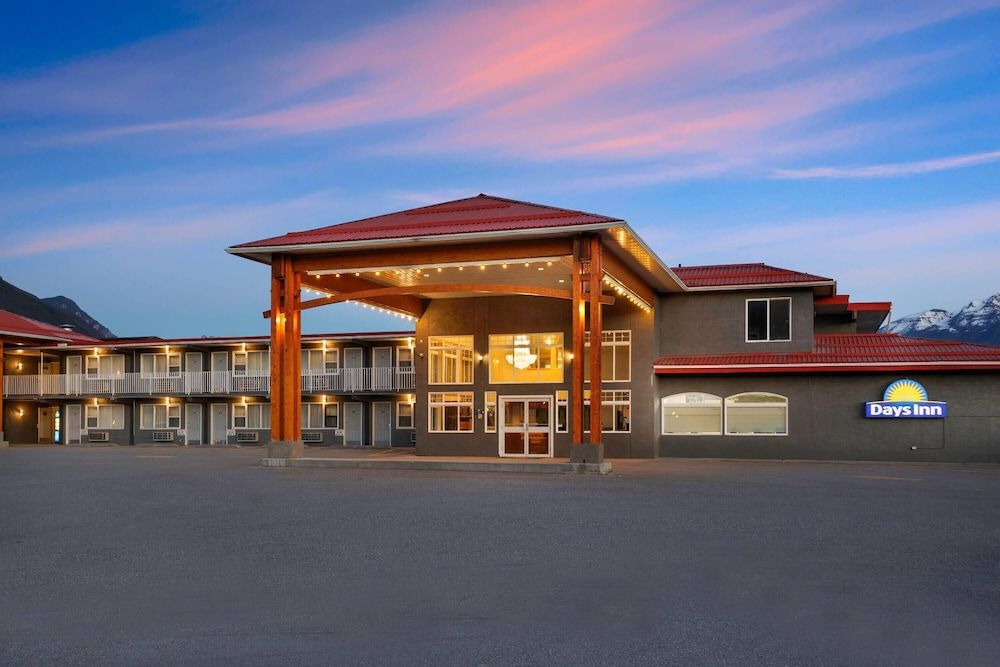 undefined Days Inn by Wyndham Golden 7