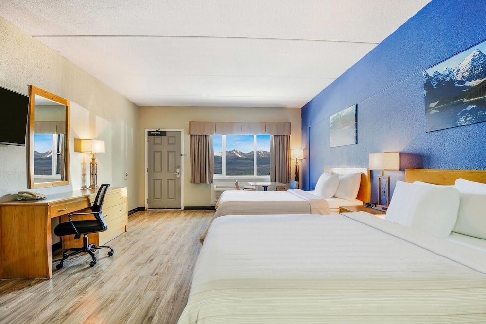 undefined Days Inn by Wyndham Golden 6