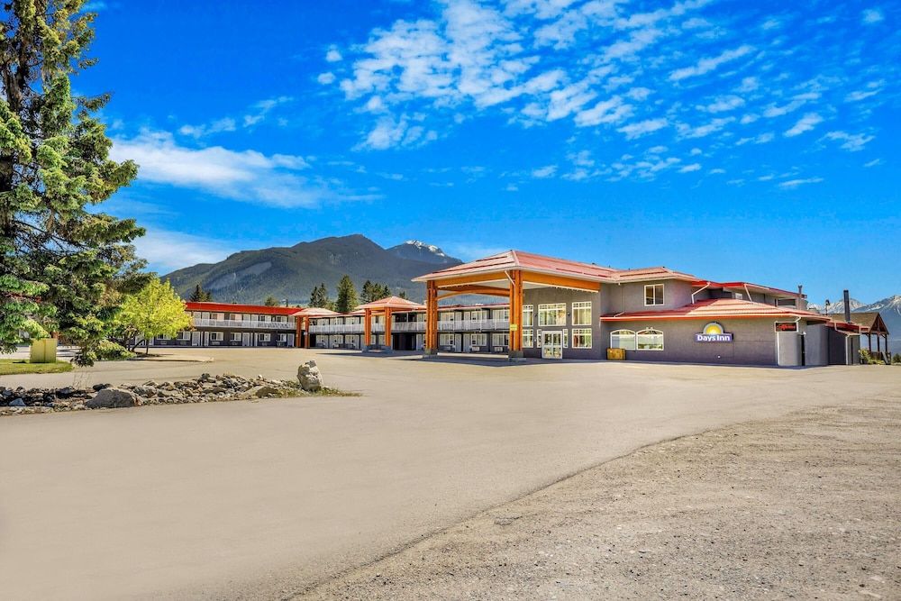 undefined Days Inn by Wyndham Golden 6