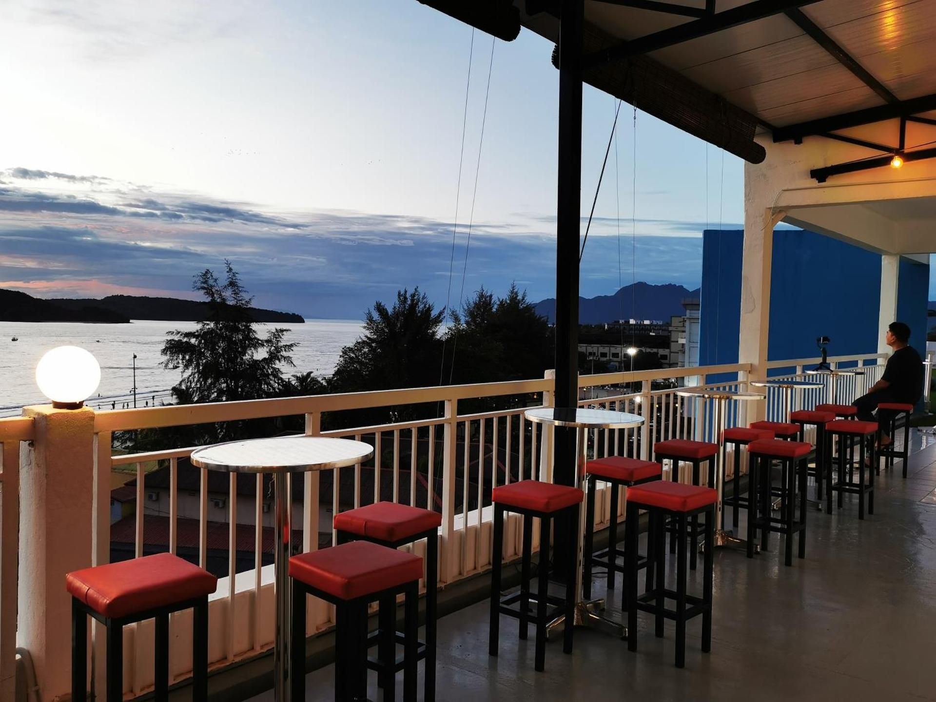 Langkapuri Resort Langkawi Deluxe King Room without Balcony 2