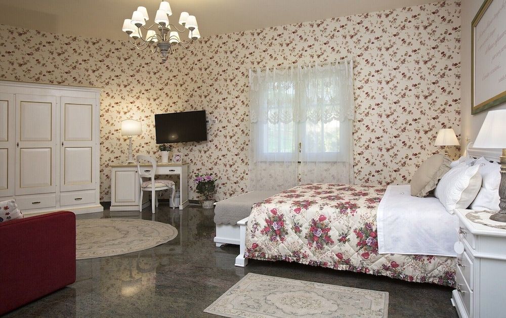 B&B Blanc Maison Etna - Relais & Charme Family Quadruple Room, Private Bathroom, Garden View 5