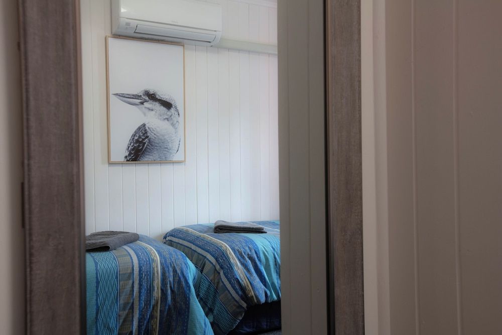 Twin Bed Lodge Room/Shared Bathroom