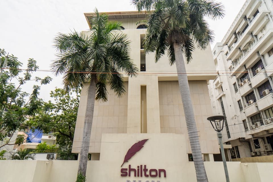 undefined Hotel Dee Cee Manor 8