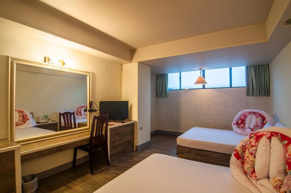 Dahua Hotel Quadruple Room 15