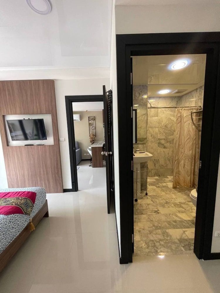 Naiharn Pearl Condo Hotel by Villacarte 1 Bedroom Mountian View 8