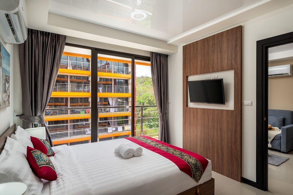 Naiharn Pearl Condo Hotel by Villacarte 1 Bedroom Building View 3