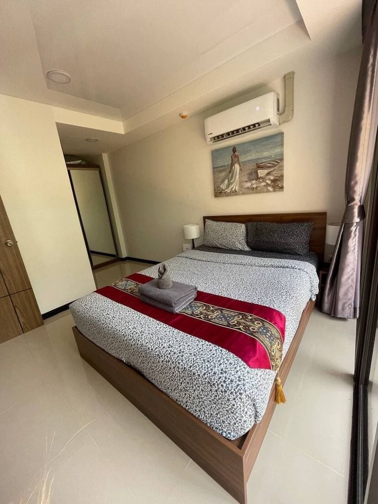 Naiharn Pearl Condo Hotel by Villacarte 1 Bedroom Mountian View 3