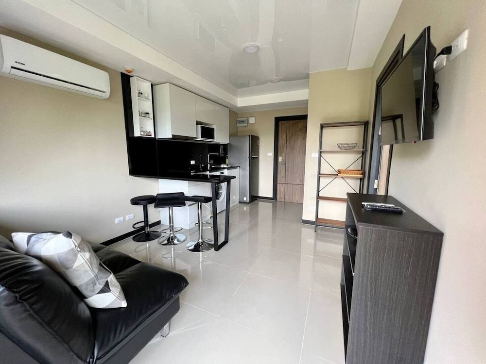 Naiharn Pearl Condo Hotel by Villacarte Comfort Double Room, Hill View 11