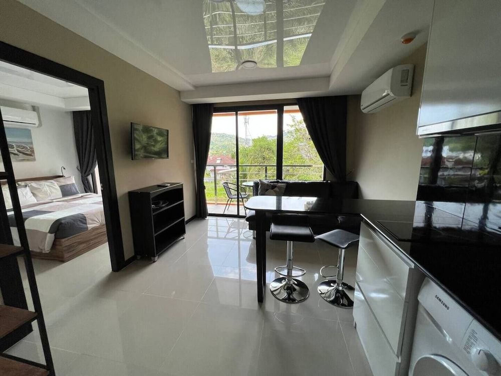 Naiharn Pearl Condo Hotel by Villacarte Comfort Double Room, Hill View 6